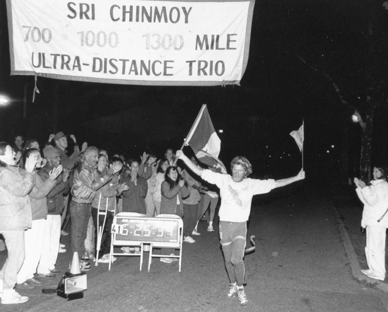 Al Howie becomes the first runner to complete the grueling 1,300 Mile Race howie finishes _0.jpg